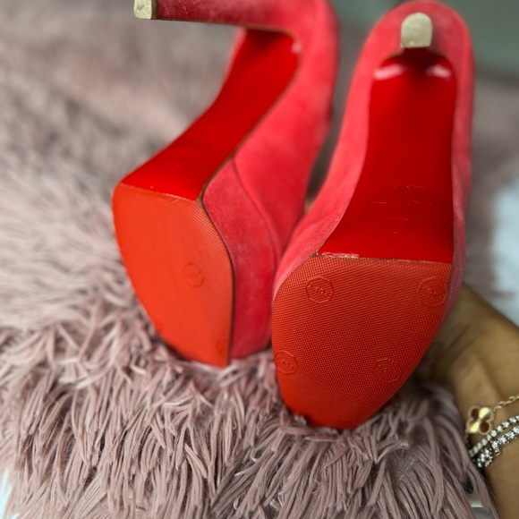 Pink Velvet Christian Louboutin shoes - Picture 4 of 4